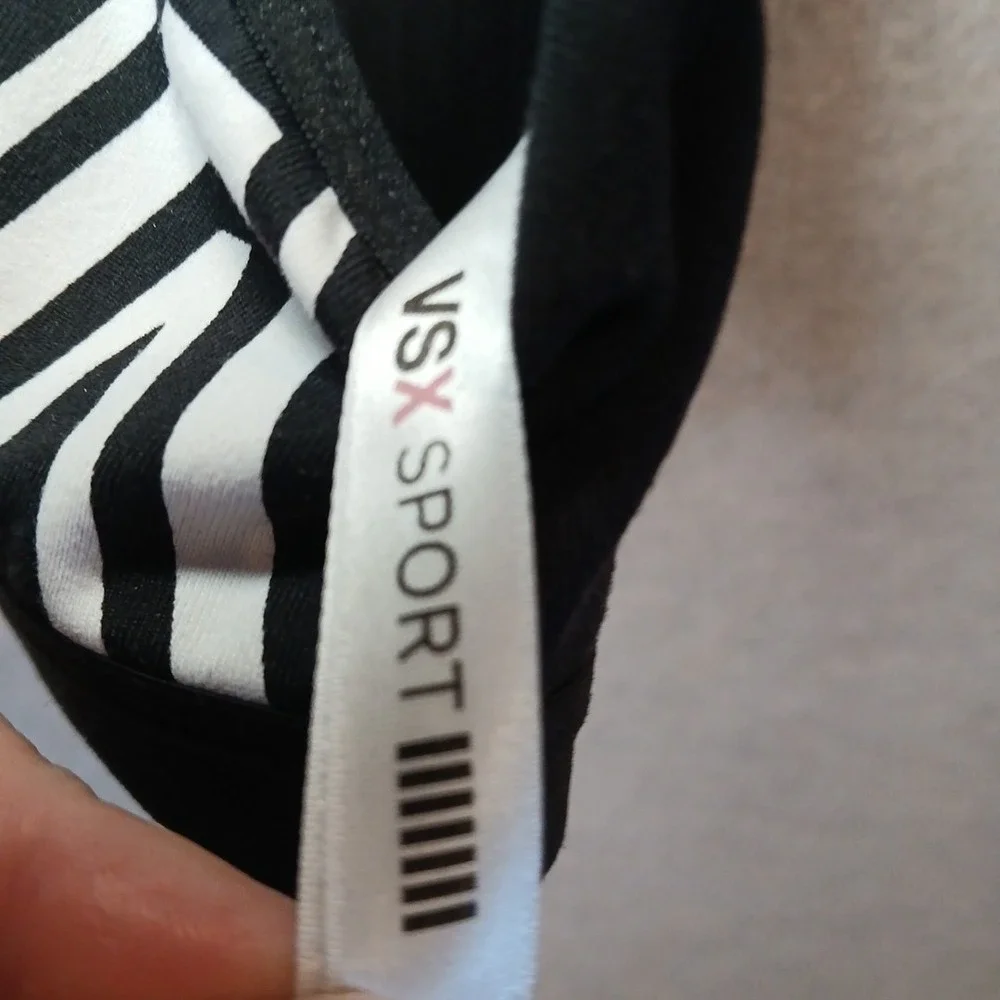 Victoria Sport Bra VSX B‎ Wireless Front Zip Geometric Print Size 32C VS